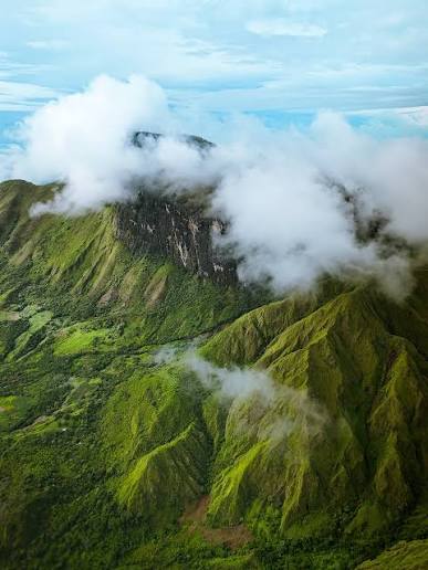 Green volcanic peaks and cloud over the Chiriqui highlands